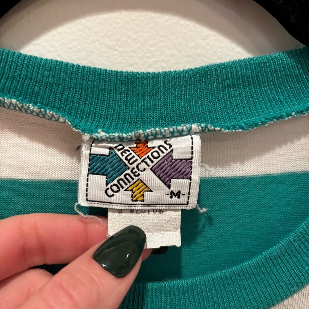 VIntage 70's 80's New Connections Fiji Beach Bold Strip T-shirt Size Medium - Picture 5 of 12